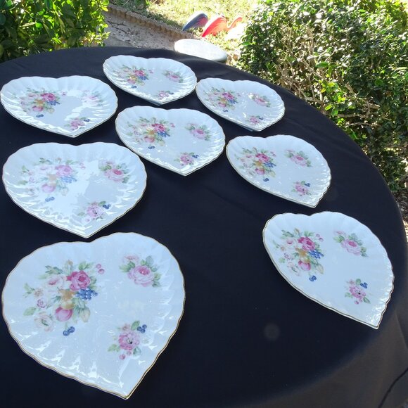 Mikasa Rosemead Tender Heart Service for 8 Heart Shaped Dessert Plates New